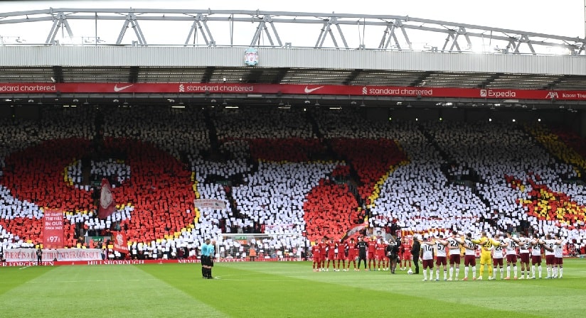 Liverpool presta homenagem às vítimas da tragédia de Hillsborough