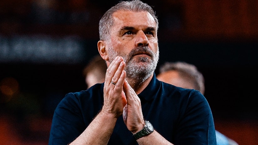 Tottenham demite Ange Postecoglou duas semanas após título